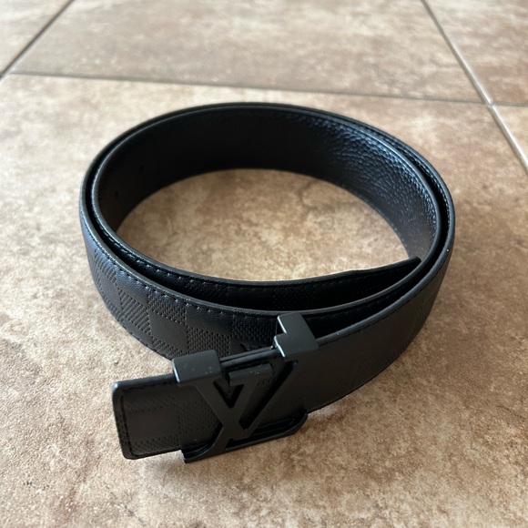 Louis Vuitton Checkered embossed leather belt - Picture 1 of 4